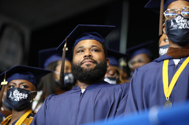 Anthony Anderson graduates from Howard University 