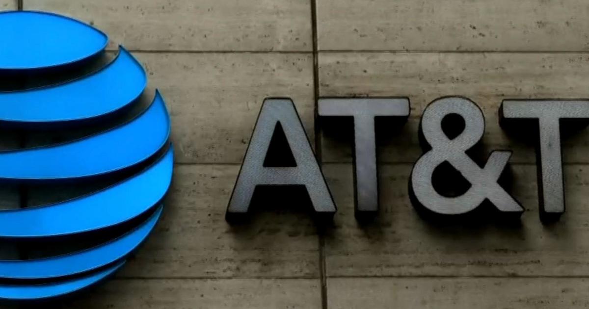 AT&T customers are experiencing a nationwide outage of cellular service.
