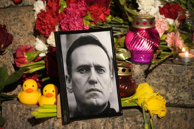 The team of Alexey Navalny has verified the passing of a critic of Putin and has reported that his mother is currently looking for his remains.