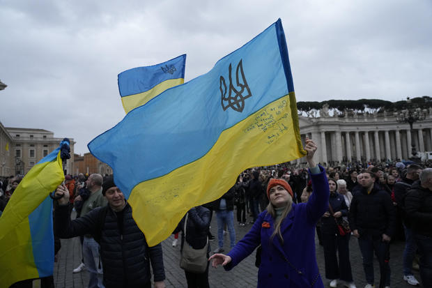 According to Pope Francis, Ukraine should demonstrate bravery in the face of Russia by raising the white flag.