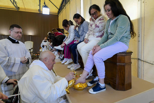 Pope Francis washes feet of 12 women at Rome prison from his wheelchair