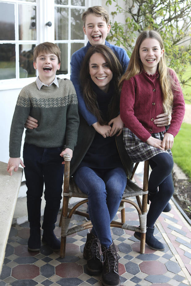 The initial image of Princess Catherine following her operation has been made public in honor of Britain's Mother's Day.