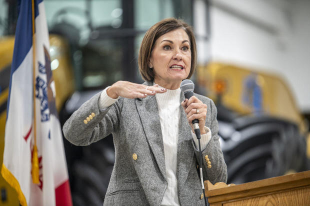 Iowa governor signs bill that allows for arrest of some migrants