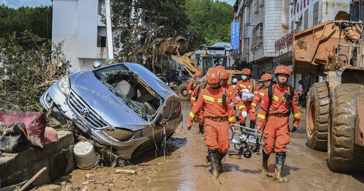 Family of 6 found dead by rescuers after landslide in eastern China