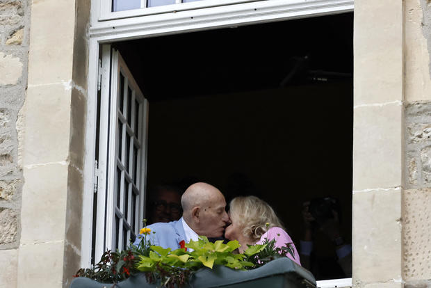 World War II veteran weds near Normandy's D-Day beaches. He's 100 and his bride is 96