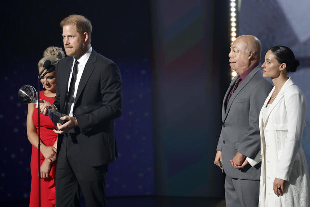 Prince Harry accepts Pat Tillman Award for Service at ESPYs despite Tillman's mother's criticism to honor him