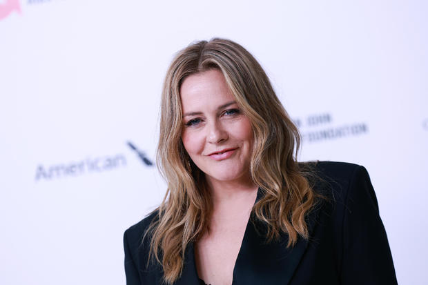 Alicia Silverstone, "Clueless" star, gives update after eating possibly toxic fruit