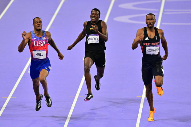 USA's Quincy Hall passes 3 runners in final stretch to win gold medal in Olympic 400 meters