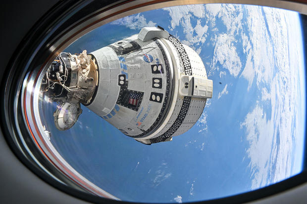 1500-starliner-docked.jpg 