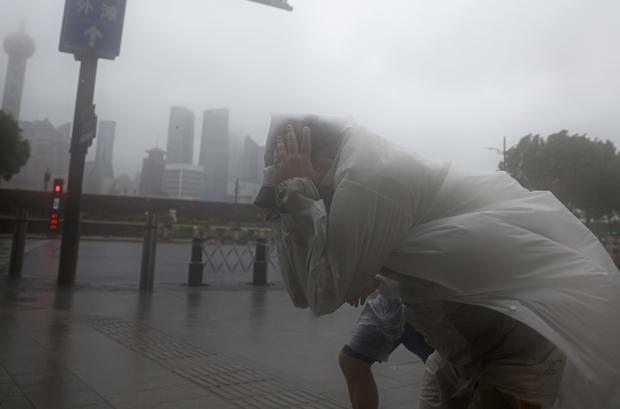 Typhoon Bebinca slams Shanghai, China, sparking evacuation of more than 400,000 people