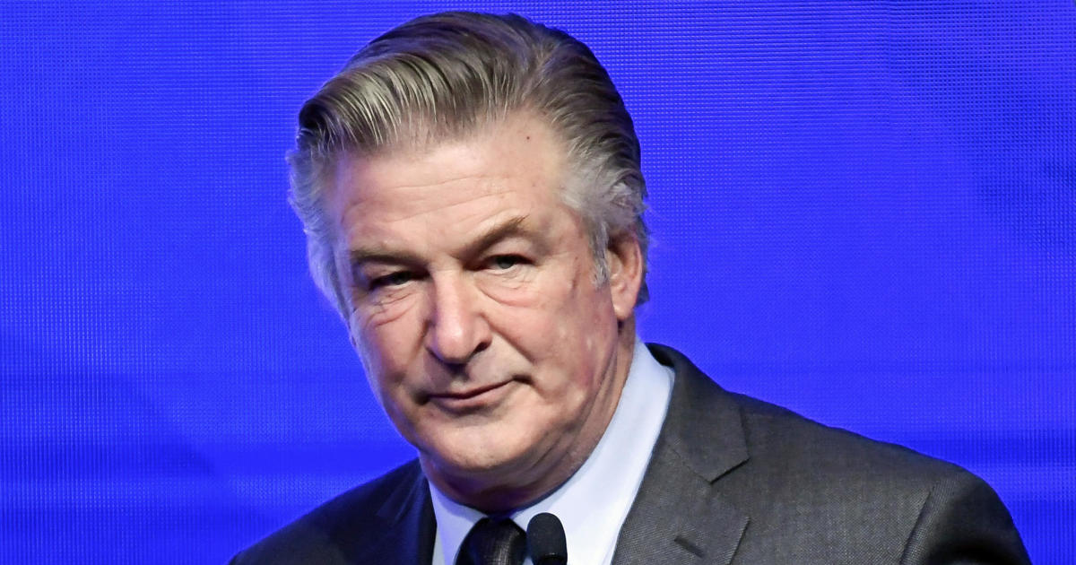 Alec Baldwin returns to "Saturday Night Live" for first time since "Rust" case dismissal