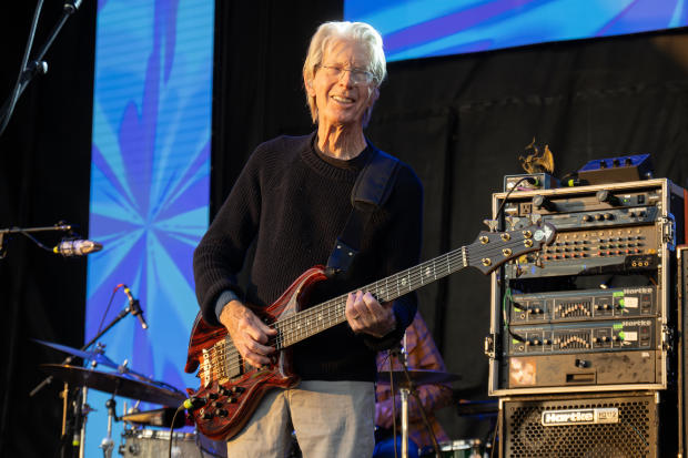 Phil Lesh, Grateful Dead bassist and founding member, dies at 84