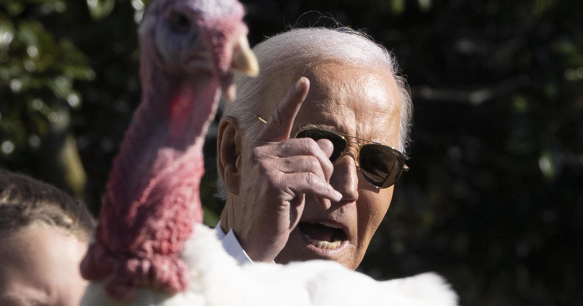 Biden participates in his final White House turkey pardon