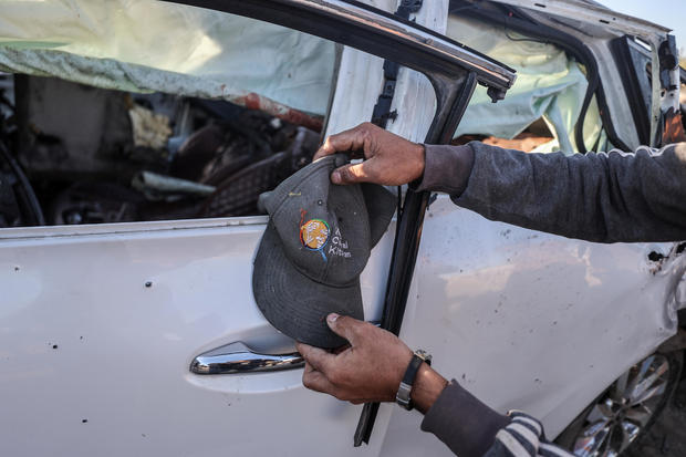 Israeli army targets the vehicle of the international aid organization World Central Kitchen in Khan Yunis 