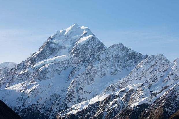 3 climbers from U.S., Canada believed dead in fall from New Zealand's highest peak