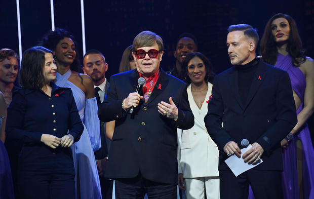 Elton John says he lost his eyesight following severe eye infection