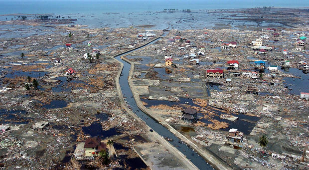 Photo shows flooded coast in Banda Aceh, Indonesia, after 2004 tsunami 