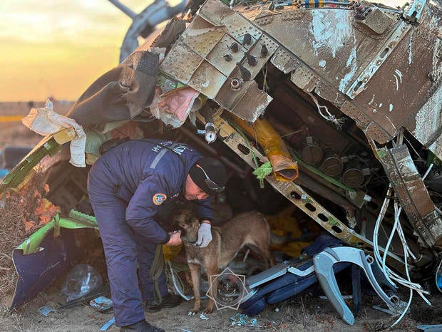 Putin apologizes to Azerbaijani leader for "tragic incident" involving crashed plane in Kazakhstan