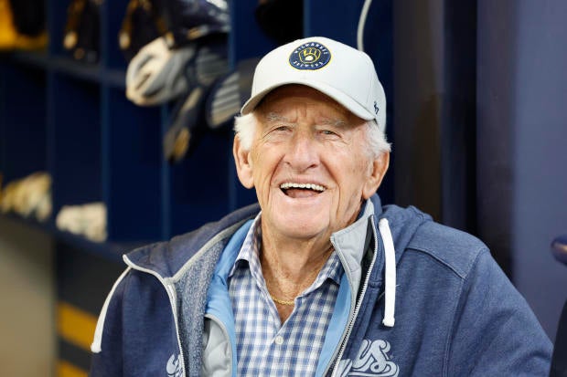 Bob Uecker, longtime Milwaukee Brewers announcer known as "Mr. Baseball," dies at age 90