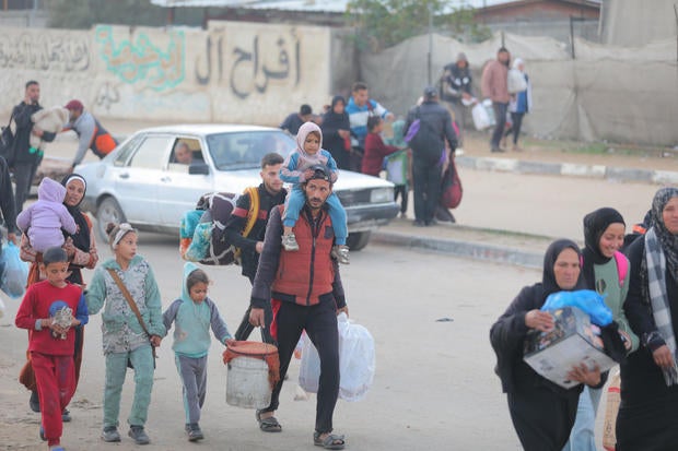 Displaced Palestinians start returning to northern Gaza as part of ceasefire deal 