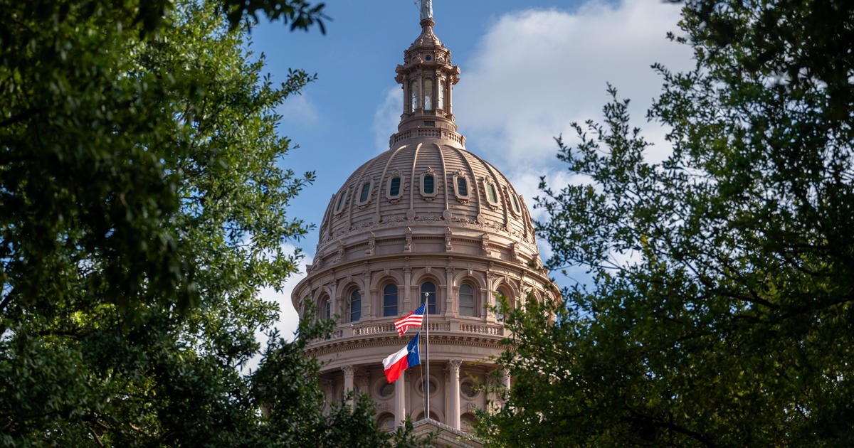 Texas Gov. Abbott orders flags to full staff for Trump's inauguration despite national mourning for Carter