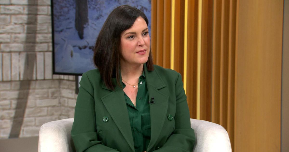 Melanie Lynskey on upcoming season of "Yellowjackets"