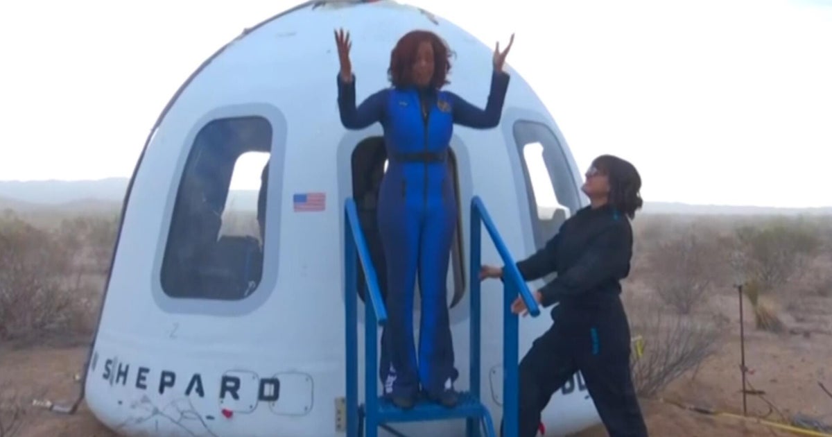 Gayle King, all-women crew exit Blue Origin capsule after safe return to Earth