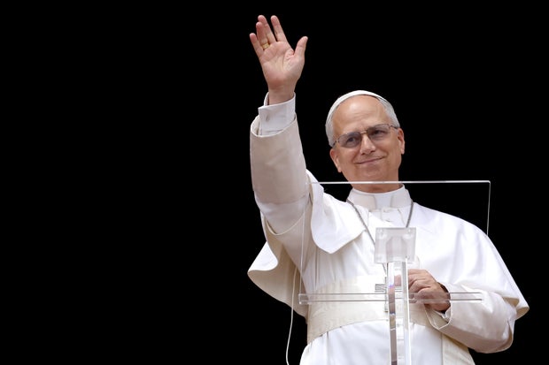 Pope Leo XIV in first Sunday blessing calls for peace in Ukraine and Gaza: "Never again war"