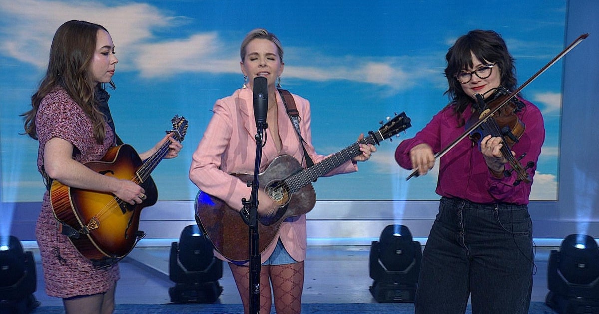 Saturday Sessions: I'm With Her performs "Ancient Light"